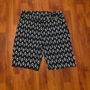 Time and Tru Blue and White Geometric Women’s Shorts